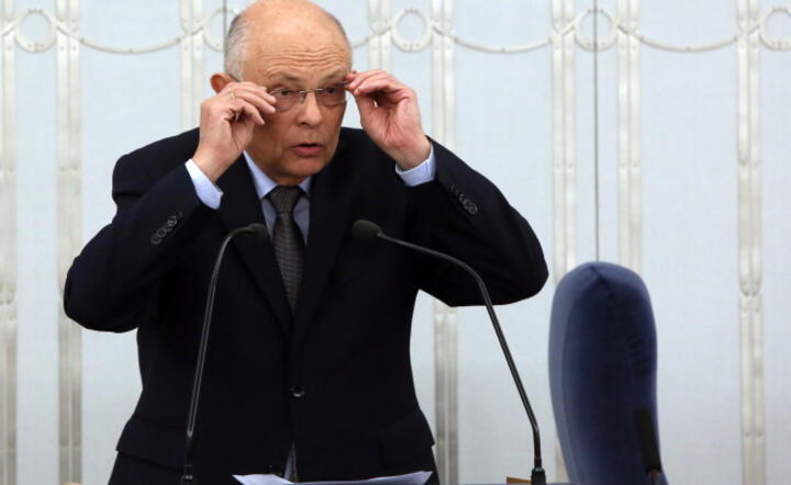 Były minister finansów i jeden z liderów SLD senator Marek Borowski jako jedyny zagłosował przeciw "500+" w Senacie, wzywając opozycję m.in. Nowoczesna do przedstawienia alternatywnych propozycji fot. PAP/ Tomasz Gzell 
