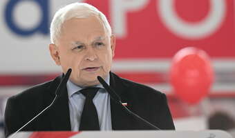 "Miejsca dla migrantów". Kaczyński pokazuje dokument