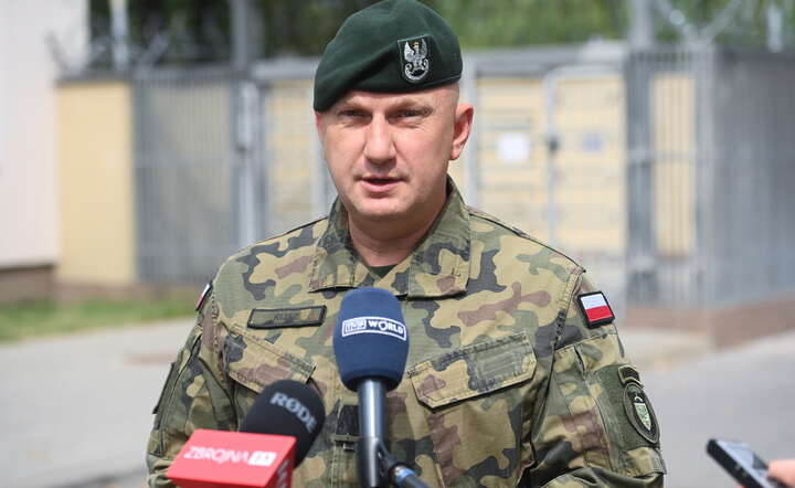 Dowódca Operacyjny Rodzajów Sił Zbrojnych gen. dyw. Maciej Klisz podczas briefingu prasowego / autor: PAP/Piotr Nowak