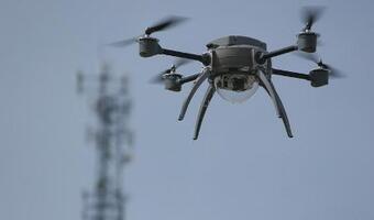 Dron już nie będzie wolny jak ptak; poleci, ale na satelitarnej smyczy