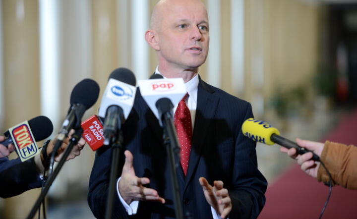 Minister finansów Paweł Szałamacha na briefingu w MF, fot. PAP/Jacek Turczyk