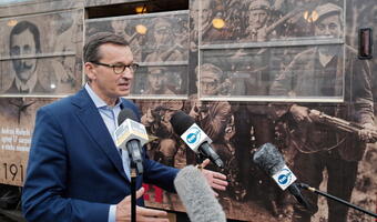 Premier dumny z pracowników służby zdrowia