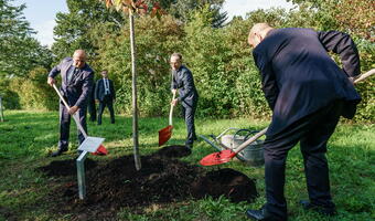 Rau: Francja i Niemcy pomogły nam w drodze do UE i NATO