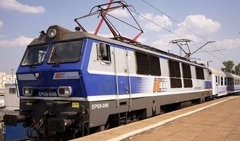 Absurd w PKP Intercity. Wypadek na trasie z Łodzi do Skierniewic. Pociąg mógł jechać dalej, ale nie pojechał, bo to nie jego trasa