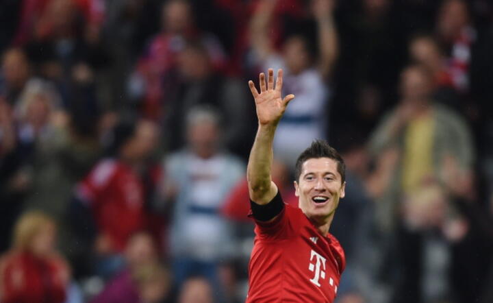 Robert Lewandowski po zdobyciu piatego gola w dziewięć minut - ten gest mówi wszystko, fot. PAP/EPA/ANDREAS GEBERT 