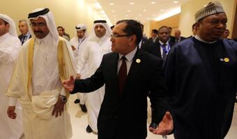 Decyzja OPEC o limicie wydobycia ropy wspiera nastroje na rynkach