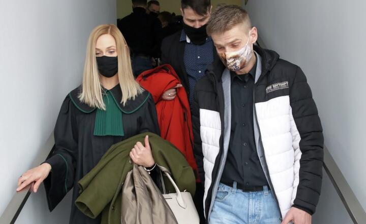  Tomasz Komenda (P) i mecenas Magdalena Stanisławska-Czop (L) w Sądzie Okręgowym w Opolu / autor: PAP/Krzysztof Świderski