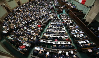 Sejm uchwalił nowelizację budżetu, deficyt niższy o 42 mld