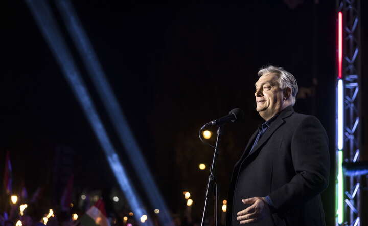 Premier Węgier Viktor Orban na wiecu wyborczym w Kecskemet, 23 marca 2026 / autor: PAP/ EPA/AKOS KAISER/ HUNGARIAN PM’S COMMUNICATION DEPARTMENT