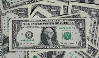 Dolar chce umocnienia