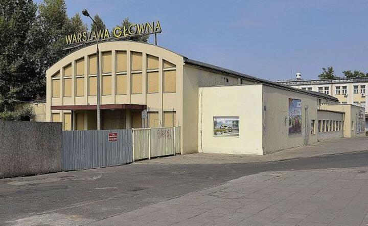 Budynek Dworca stacji Warszawa Główna, By Adrian Grycuk - Praca własna, CC BY-SA 3.0 pl, https://commons.wikimedia.org/w/index.php?curid=42549673
