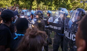 Ogień, brutalność i kradziona broń: Zamieszki w USA