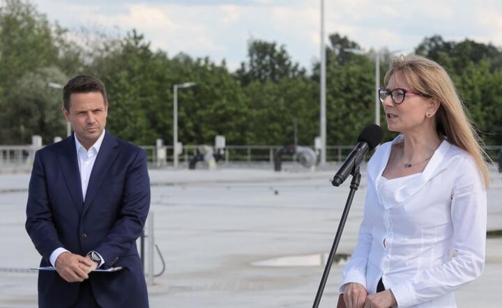 prezydent Warszawy Rafał Trzaskowski i prezes MPWiK Renata Tomusiak / autor: tvp.info