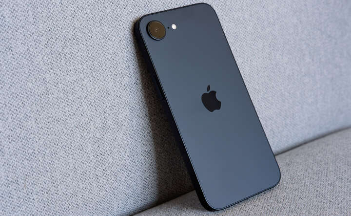 iPhone jest jednym z flagowych produktów Apple / autor: materiały prasowe