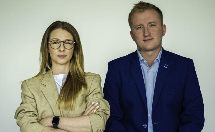 Adrian Kostrzębski, Rzecznik prasowy ESL FACEIT Group (po prawej) Aleksandra Zwierzyńska, Senior Account Managera w ESL FACEIT Group (po lewej) / autor: fot. ESL Gaming