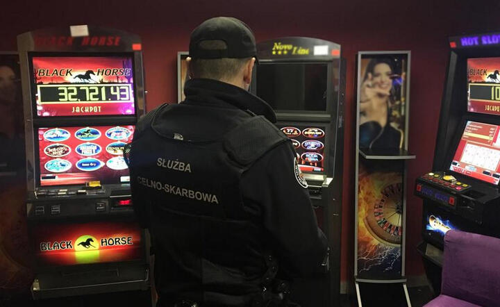 KAS w nielegalnym kasynie na Pomorzu / autor: KAS