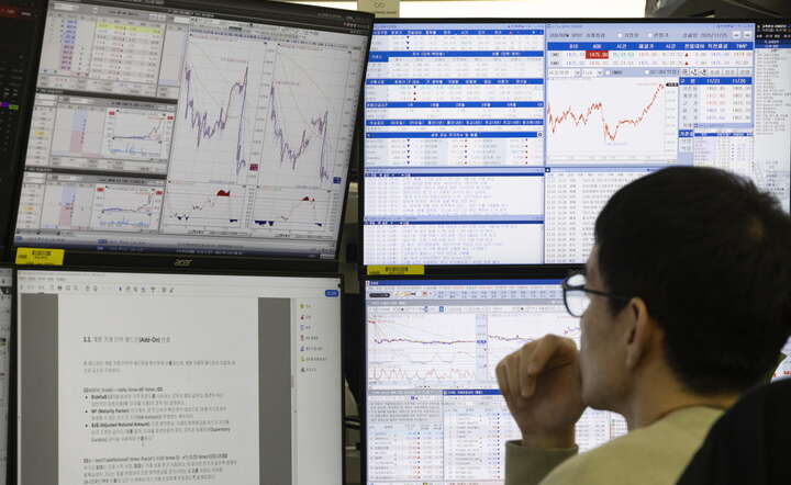 Trader giełdy w Seulu (Korea Południowa) / autor: PAP/ EPA/JEON HEON-KYUN