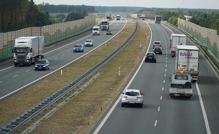 Ponad 450 mln zł za dodatkowe pasy ruchu na A2