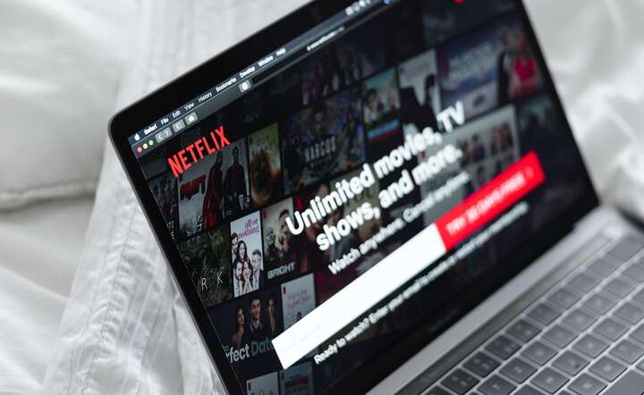 Warner Bros. Discovery zarekomendował akcjonariuszom przyjęcie oferty złożonej przez Netflixa / autor: Pixabay