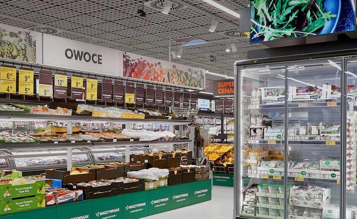 Wielkie sieci handlowe walczą o klientów promocjami i dostępnością  / autor: Biedronka