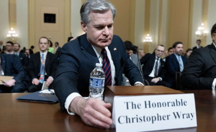 Szef FBI Christopher Wray zeznaje przed specjalną komisją Izby Reprezentantów / autor: PAP/EPA/MICHAEL REYNOLDS