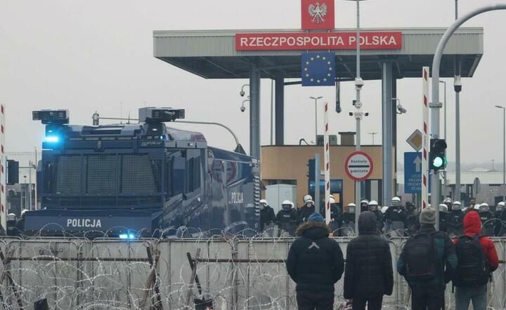 Przejście graniczne / autor: PAP/EPA/MAXIM GUCHEK/BELTA HANDOUT