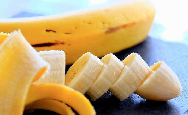 Regularne spożycie bananów może stanowić prosty element strategii poprawy jakości diety / autor: Pixabay