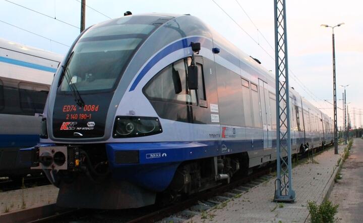 ED74 w malowaniu PKP Intercity / autor: By Muri - Praca własna, CC BY-SA 4.0, https://commons.wikimedia.org/w/index.php?curid=34476334