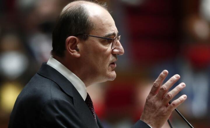 Francuski premier Jean Castex przemawia w celu przedstawienia nowej polityki rządu na Zgromadzeniu Narodowym w Paryżu, Francja, 15 bm  / autor: PAP/EPA/IAN LANGSDON