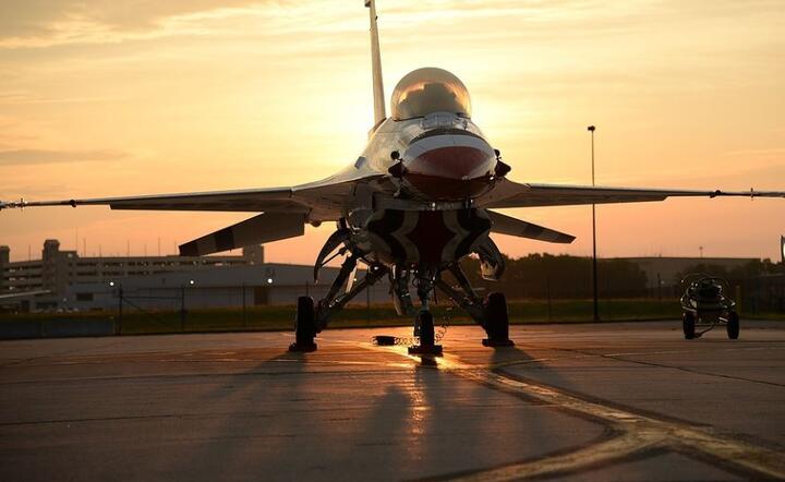 F-16 / autor: Pixabay 
