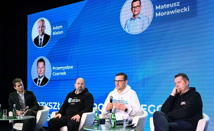 Posłowie PiS Mateusz Morawiecki (3L) i Przemysław Czarnek (P) oraz europoseł PiS Adam Bielan (2L) podczas panelu "Przyszłość europejskiego konserwatyzmu" w ramach ECR Kongresu Młodych / autor: PAP/Wojtek Jargiło