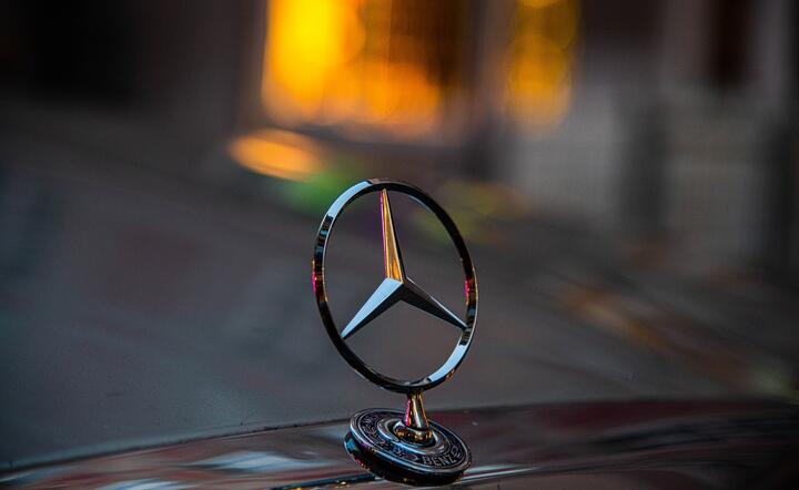 Mercedes logo / autor: Pixabay.com