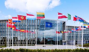Kwatera Główna NATO: jesteśmy zaniepokojeni eskalacją na granicy polsko-białoruskiej