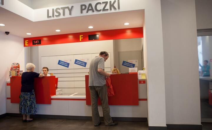 Przesyłki na poczcie / autor: Fratria
