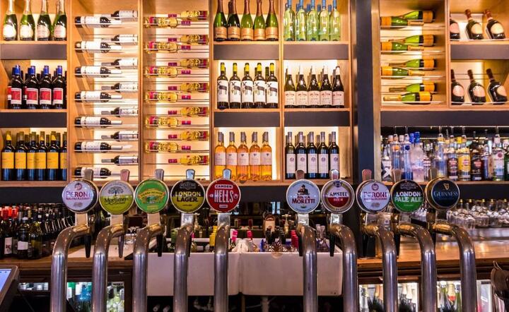 Puby, bary, kluby z ulgami w opłatach za alkohol