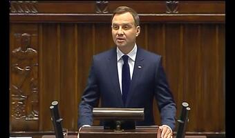 Pogarda władzy wobec ubogich podczas orędzia prezydenta: Duda mówi o ubóstwie dzieci, posłowie PO buczą i głośno szydzą ZOBACZ WIDEO