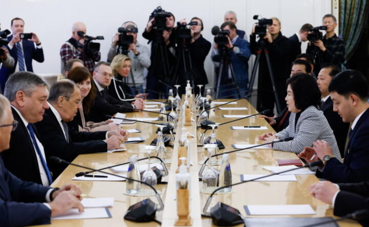 Minister spraw zagranicznych Rosji Siergiej Ławrow (3-L) i minister spraw zagranicznych Korei Północnej Choe Son Hui (2-R)/Moskwa/6 stycznia 2024 r. / autor: PAP/EPA/MAXIM SHEMETOV / POOL