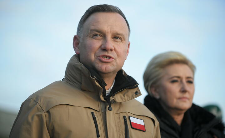 Prezydent RP Andrzej Duda (C) i pierwsza dama Agata Kornhauser-Duda (P)  / autor: PAP/Marcin Obara