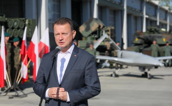 Minister obrony narodowej Mariusz Błaszczak podczas wizyty w w 1. Warszawskiej Brygadzie Pancernej w Warszawie / autor: PAP/Paweł Supernak