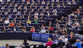 Europarlament przeciw polskiemu KPO. Jak głosowali Polacy?
