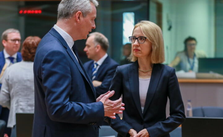 Szef finansów Francji Bruno Le Maire  i polska minister finansów Teresa Czerwinska na szczycie ministerialnym ws. sektora bankowego / autor: fot. PAP/EPA/STEPHANIE LECOCQ