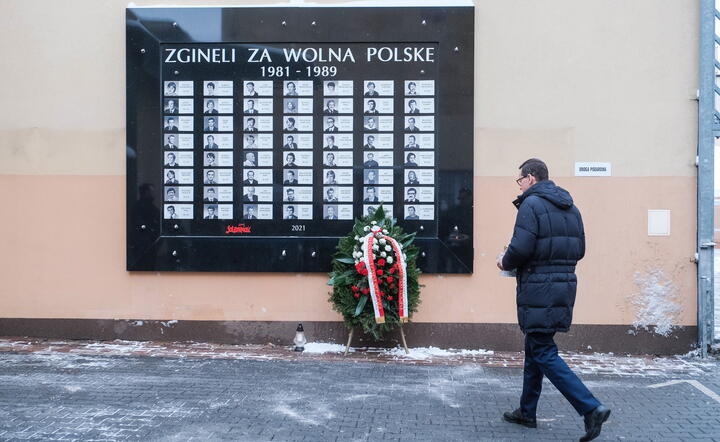 premier Mateusz Morawiecki podczas wizyty w siedzibie Muzeum Żołnierzy Wyklętych i Więźniów Politycznych PRL w Warszawie, 13 bm. / autor: fotoserwis PAP