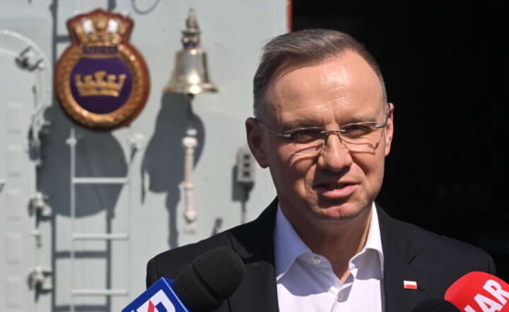 Prezydent RP Andrzej Duda podczas wypowiedzi dla mediów na pokładzie fregaty HMCS Regina w bazie marynarki wojennej Canadian Forces Base Esquimalt / autor: PAP/Radek Pietruszka