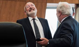 Porażka Timmermansa. Nie będzie skargi na Polskę