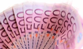 Konflikt z KE oraz kwestia stóp procentowych