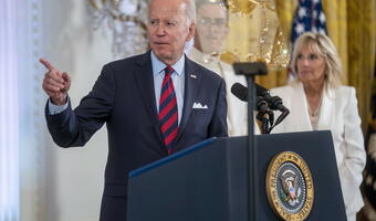 Biden oskarża koncerny naftowe z USA. "Zawyżają cen paliw"