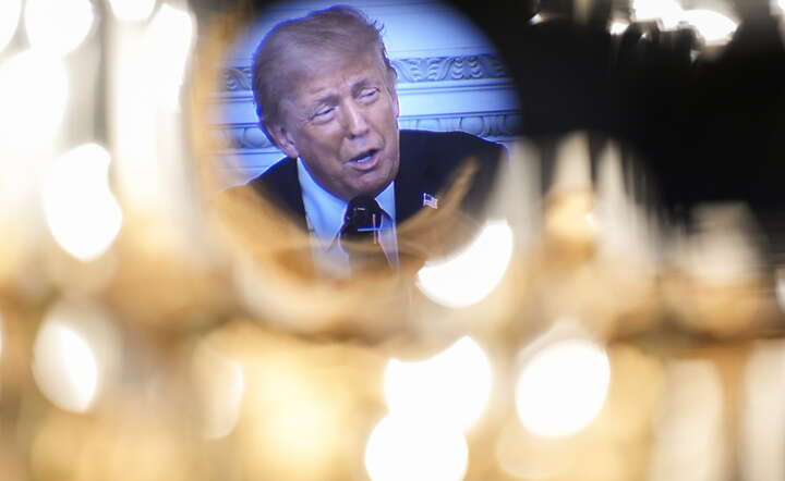 Prezydent USA Donald Trump w Białym Domu / autor: PAP/EPA/YURI GRIPAS 