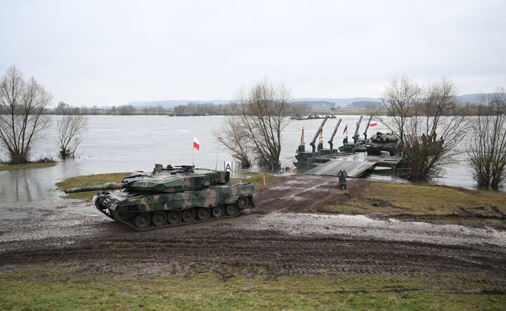 Czołg Leopard 2 PL podczas ćwiczeń NATO pod kryptonimem DRAGON 24  / autor: Fot. PAP/Adam Warżawa 