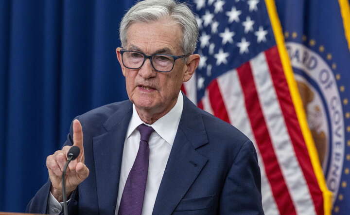 Prezes Rezerwy Federalnej Jerome Powell na konferencji po posiedzeniu Fed / autor: PAP/EPA/SHAWN THEW 