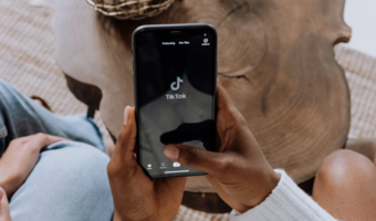 TikTok walczy z dezinformacją i publikuje najnowszy raport
